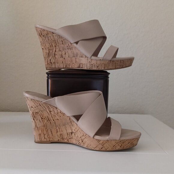 Charles by Charles David "Leslie" Tan/Beige Wedge Sandals Size 8.5 - Picture 5 of 10